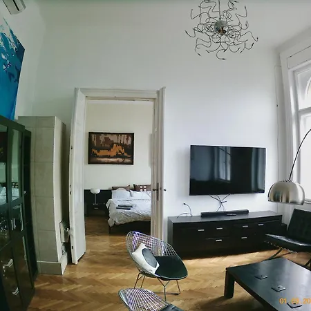 Luxury Artists On Varkert Bazaar *