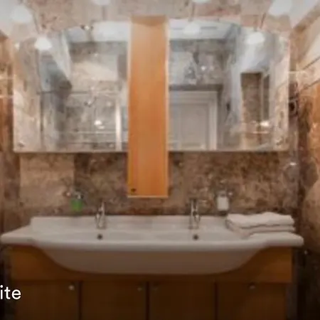 Luxury Artists On Varkert Bazaar *