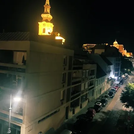 Apartment Luxury Artists On Varkert Bazaar *