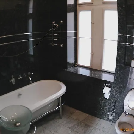 Luxury Artists On Varkert Bazaar 부다페스트